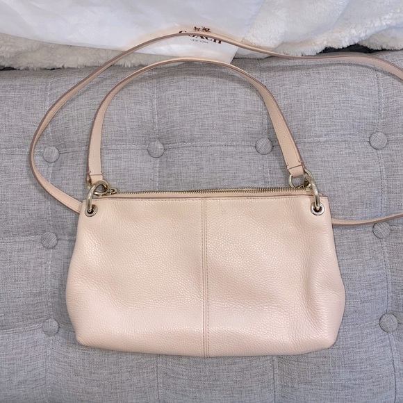 Coach Cross Body - Picture 6 of 9